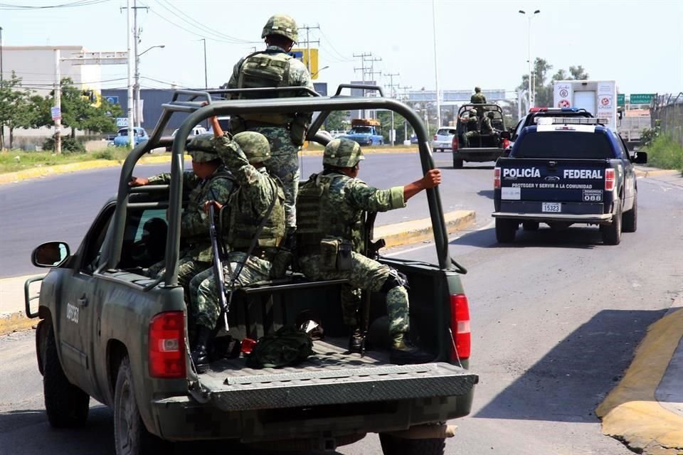 La DEA interceptó mensajes que detallan reuniones entre delincuentes y elementos del Ejército y la Marina, antes de desaparición de los 43.