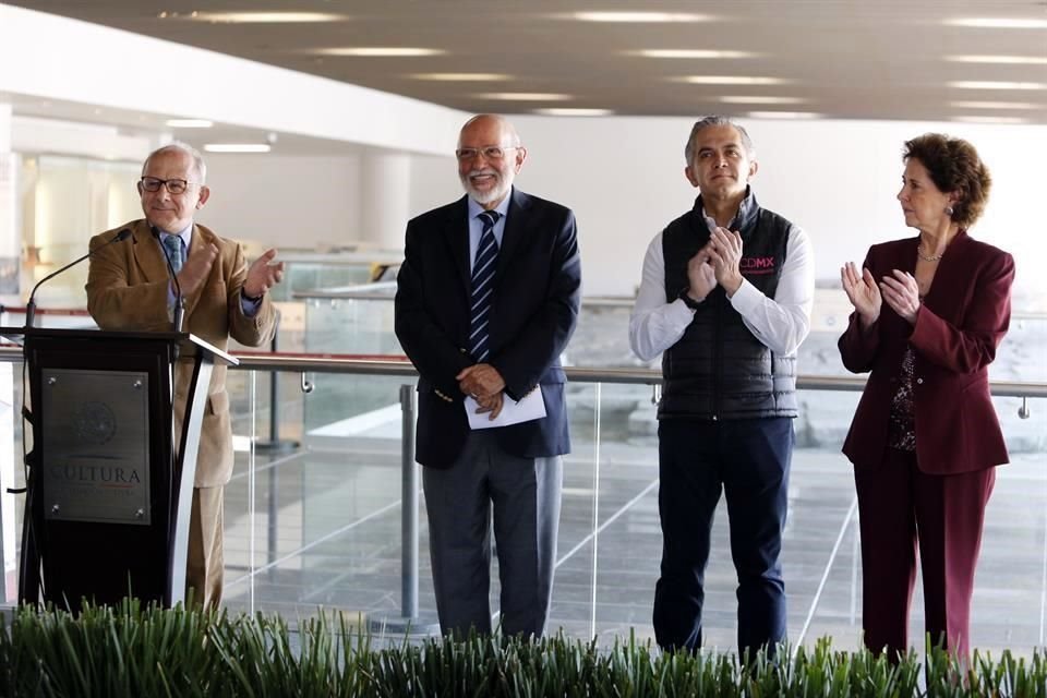 En la inauguración estuvieron la Secretaria de Cultura, María Cristina García Cepeda, el Jefe de Gobierno de la Ciudad de México, Miguel Ángel Mancera y el titular del INAH, Diego Prieto.