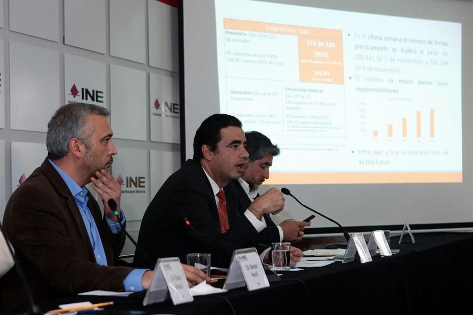 Las autoridades del INE pidieron a aspirantes y sus auxiliares bajar la nueva aplicación antes del lunes, ya que la primera versión quedará obsoleta a partir de ese día.