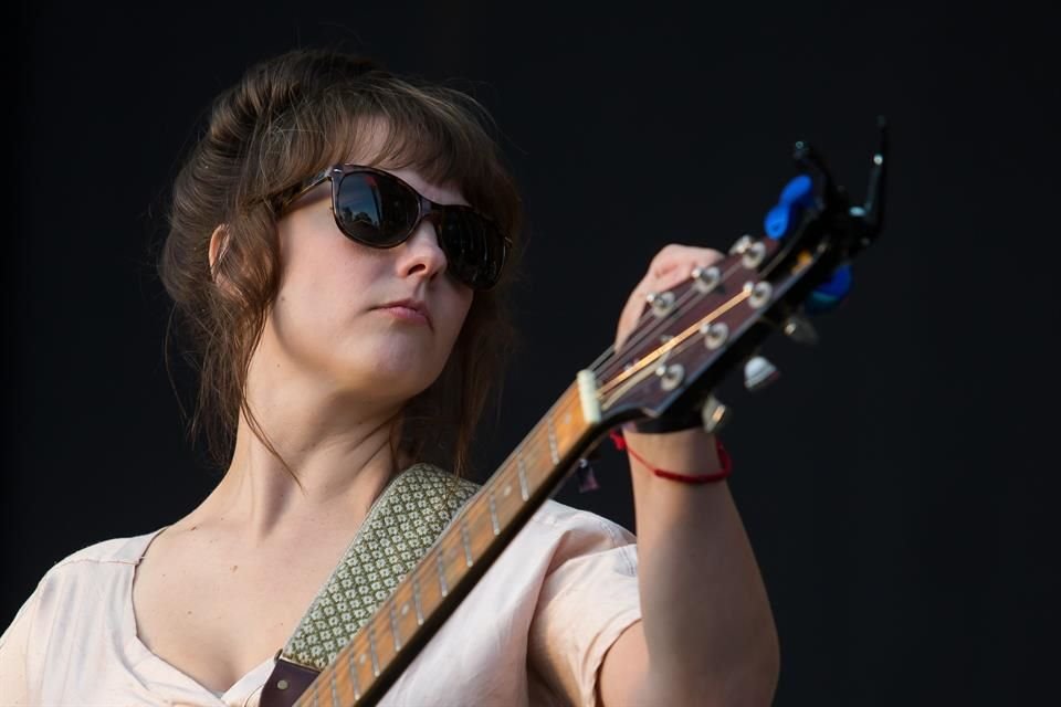 Angel Olsen, desde el escenario Doritos, hizo lo propio al conquistar a su público.