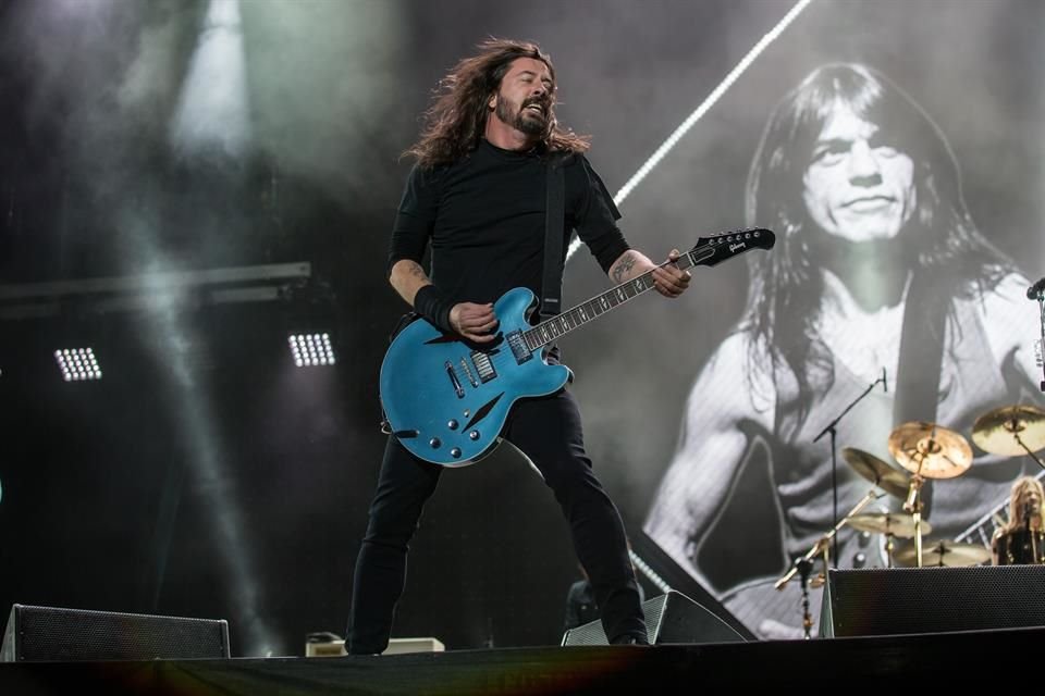 Foo Fighters cerró la noche en el escenario principal con toda la energía.