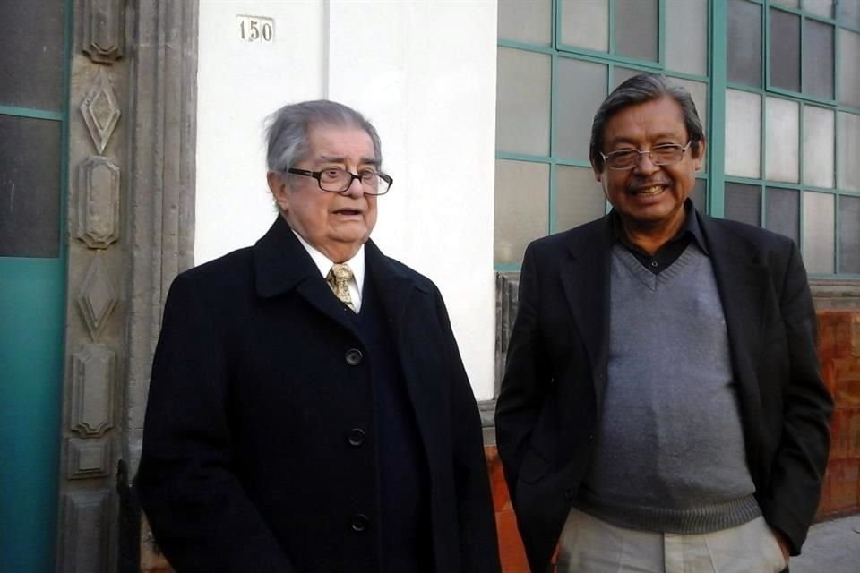 La ceremonia reunió, entre otros, al historiador Miguel León Portilla, miembro honorario de ELIAC; al ministro de la Suprema Corte de Justicia, José Ramón Cossío, y al Secretario de Cultura de la CDMX, Eduardo Vázquez.