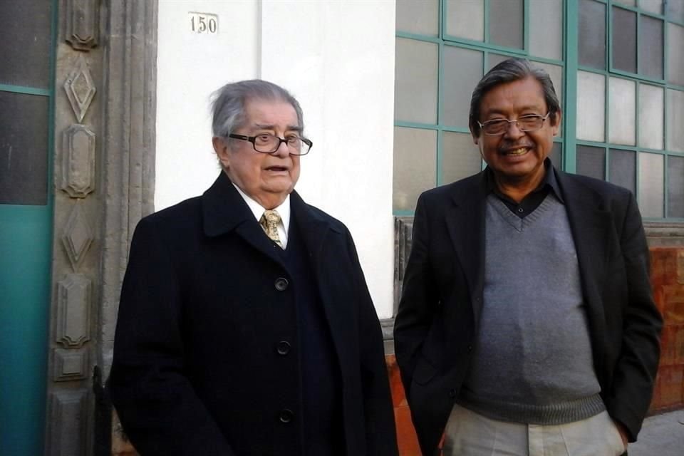 La ceremonia reunió, entre otros, al historiador Miguel León Portilla, miembro honorario de ELIAC; al ministro de la Suprema Corte de Justicia, José Ramón Cossío, y al Secretario de Cultura de la CDMX, Eduardo Vázquez.