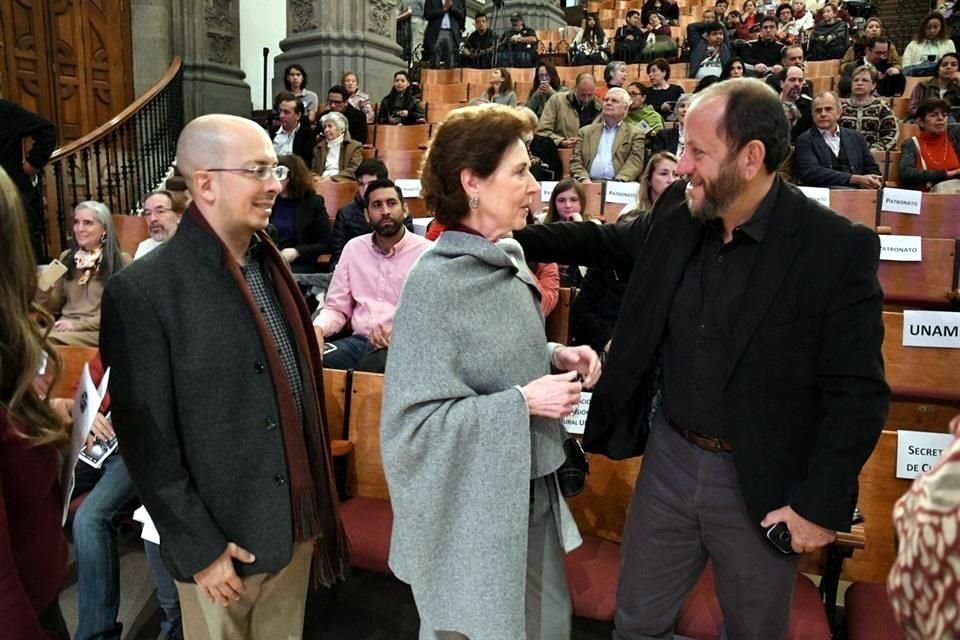 Al recital acudieron, entre otros, el coordinador de Difusión Cultural de la UNAM, Jorge Volpi; la sucesora de Tovar en la Secretaría de Cultura, María Cristina García Cepeda, y el Secretario de Cultura de la CDMX, Eduardo Vázquez Martín.