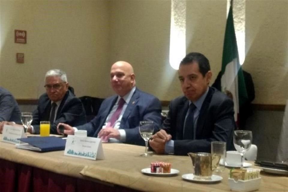 Alejandro Kuri (centro) asume las riendas de AMPI a partir del 1 de enero.