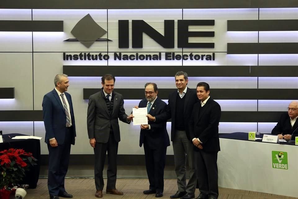 El mandará un requerimiento a la alianza PRI-PVEM-Panal para que argumente y defienda el uso del nombre de Meade.