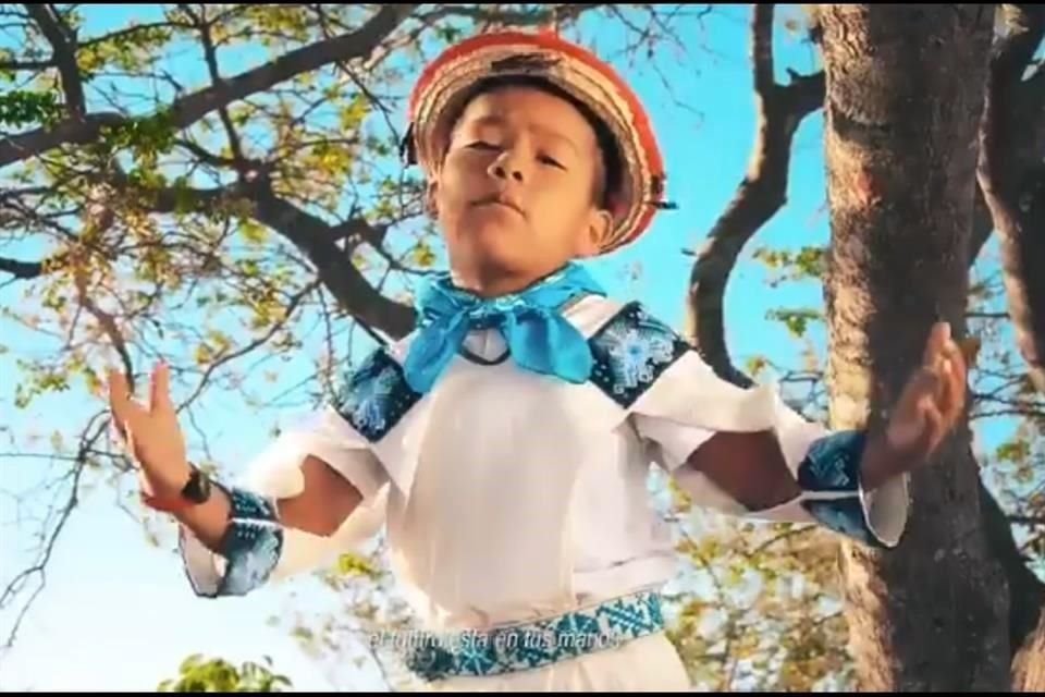 En el video proselitista del 'movimiento naranja' aparece Yuawi, quien participó en el concurso de una televisora cantando.