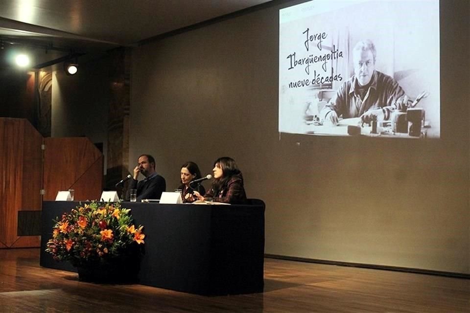 También participaron en el evento las escritoras Ana García Bergua y Diana del Ángel.