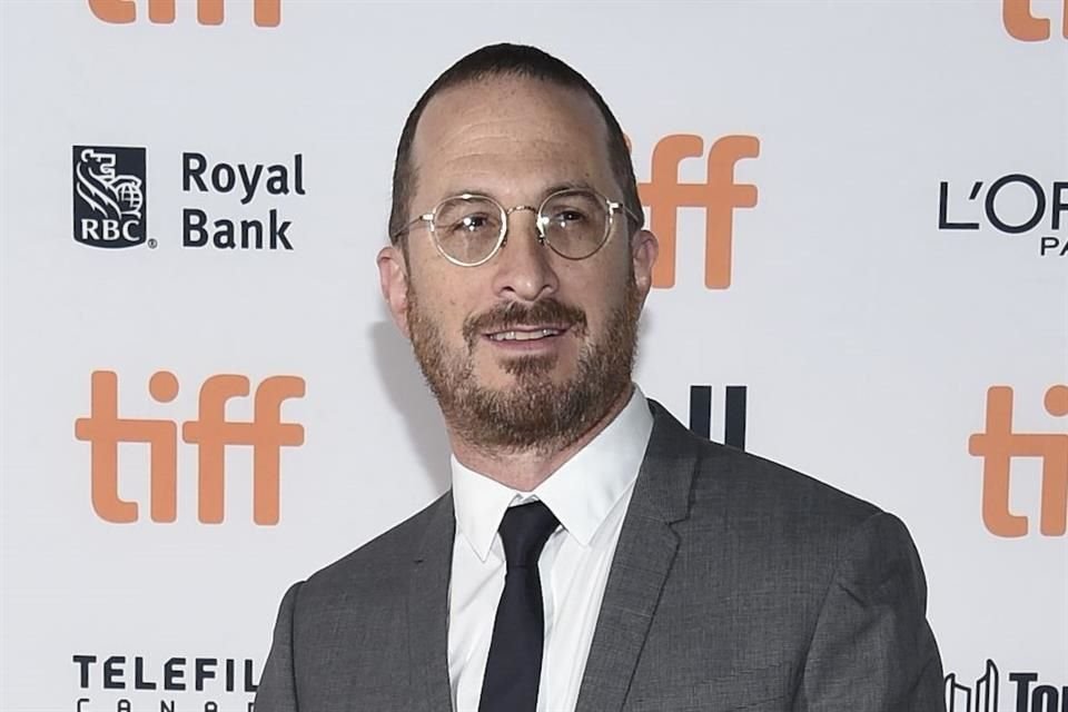 Darren Aronofsky tiene una nueva conquista; el director fue visto muy cercano a Suki Waterhouse en el festival de cine de Sundance.