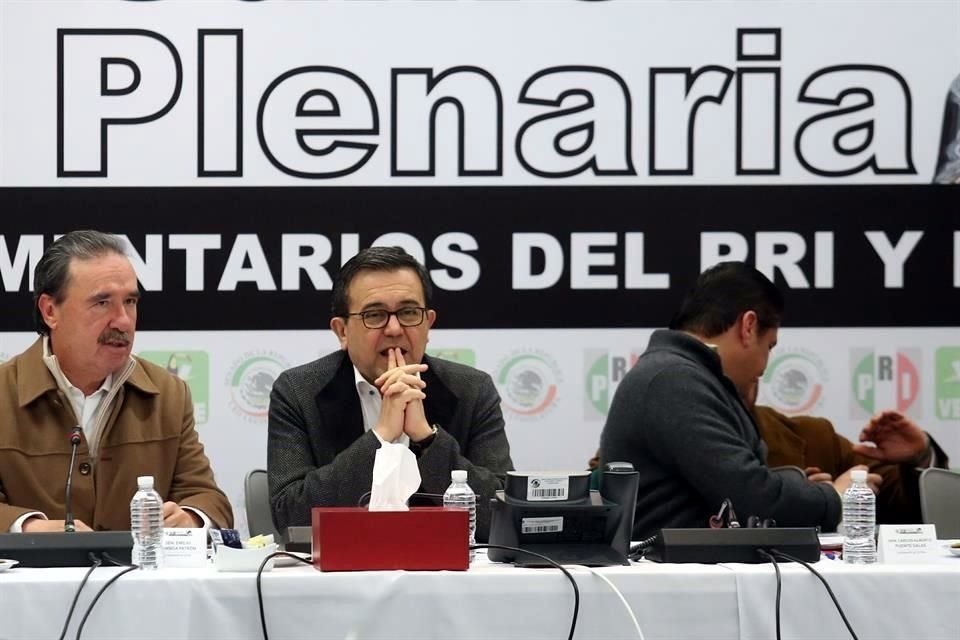 Ildefonso Guajardo, Secretario de Economía, durante una reunión con Senadores del PRI y PVEM.