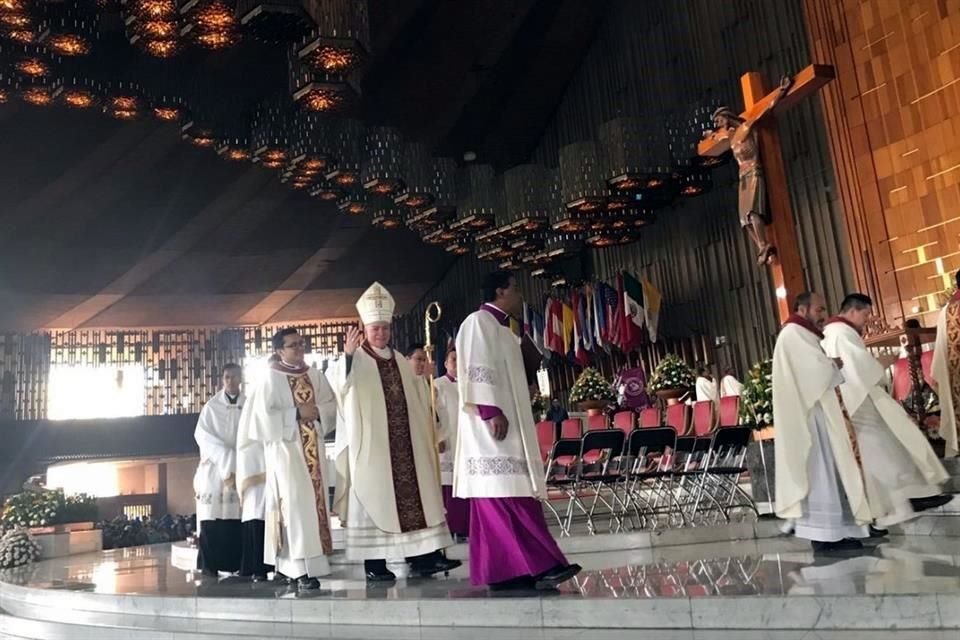 El Cardenal Aguiar encabez esta eucarista luego de la peregrinacin que, como cada ao, realizaron fieles de Tlalnepantla al santuario.