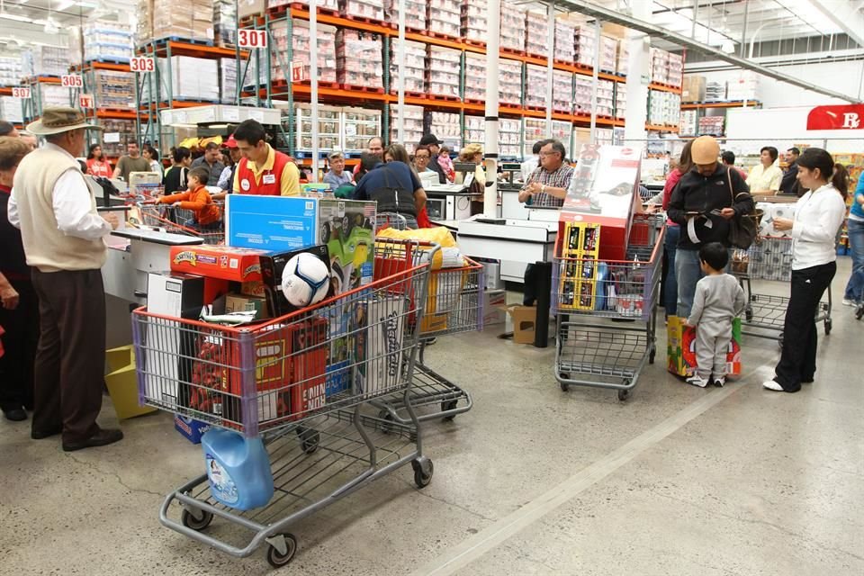 Costco de Rafael Sanzio durante el último día del Buen Fin. La mayoría de la gente compra despensa y juguetes