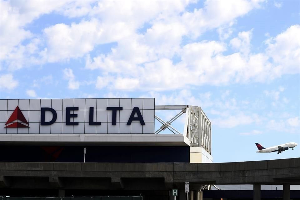 Delta dijo que agregará 200 vuelos en junio y podría agregar hasta 300 en julio.