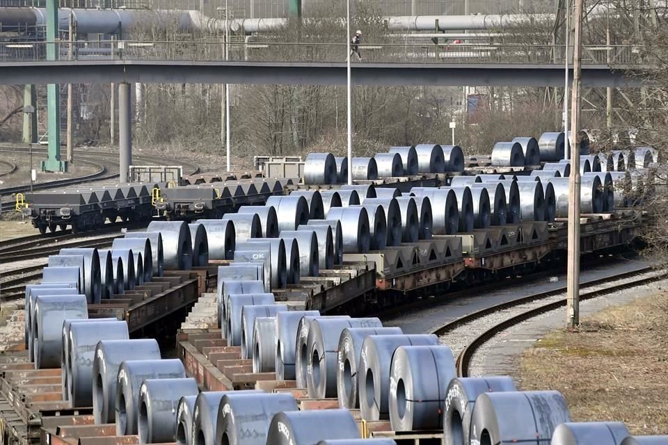 El documento dice que al momento, los congresistas han acompañado las iniciativas de Trump para hacer más competitiva la economía estadounidense, incluyendo la reciente reforma fiscal y las modificaciones regulatorias.