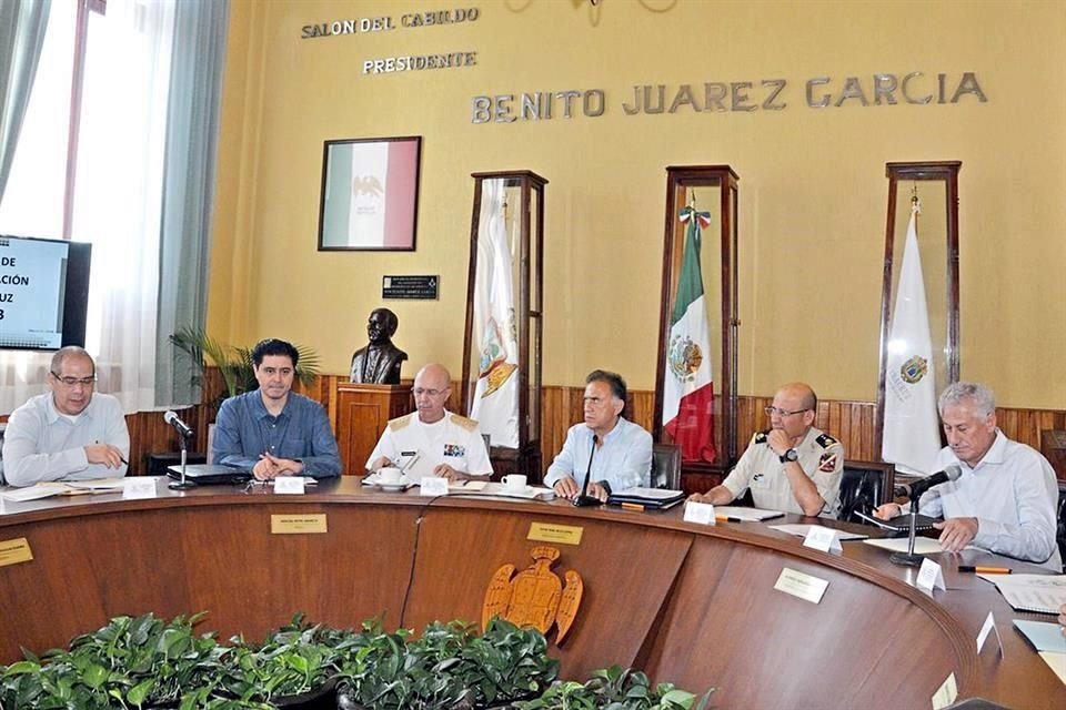 Las conversaciones de Téllez (der) ocurrieron cuando ya era Secretario de Seguridad Pública.