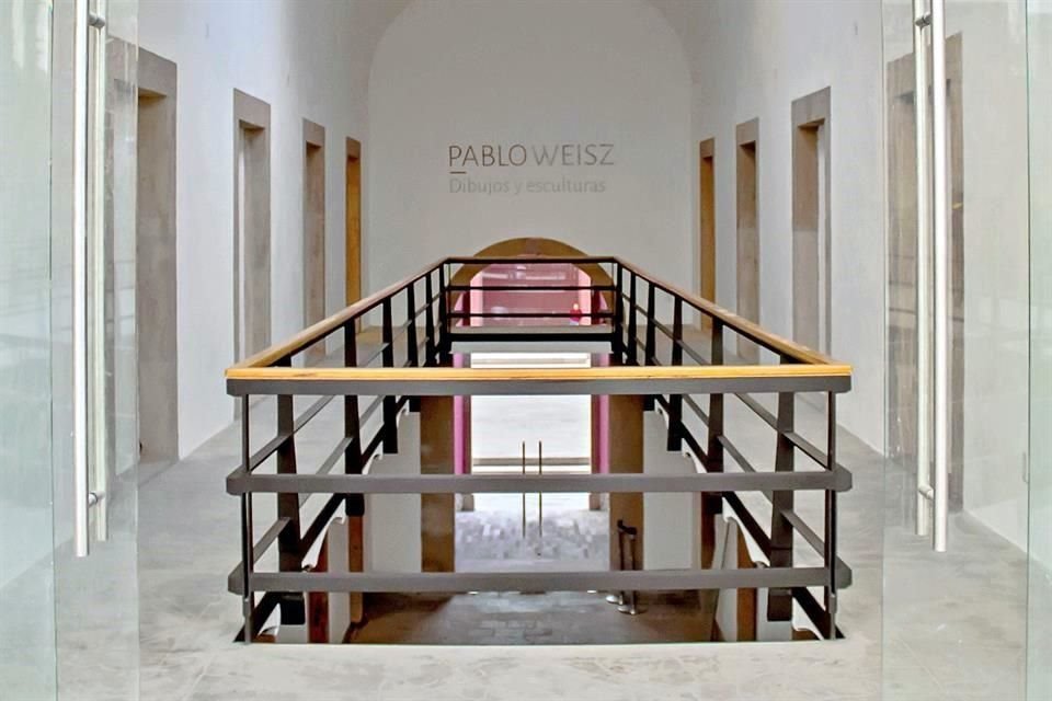 Como una forma de agradecer la donación de Pablo Weisz Carrington, el área de exposiciones temporales está dedicada a su trabajo, que incluye dibujos y esculturas.