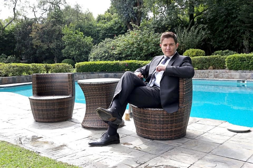 Ernesto aspira a ser diputado por el Distrito 8 del Estado de México, postulado por Nueva Alianza.