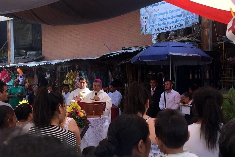 Ayer, el obispo de Chilpancingo revel que se reuni con lderes de grupos criminales.