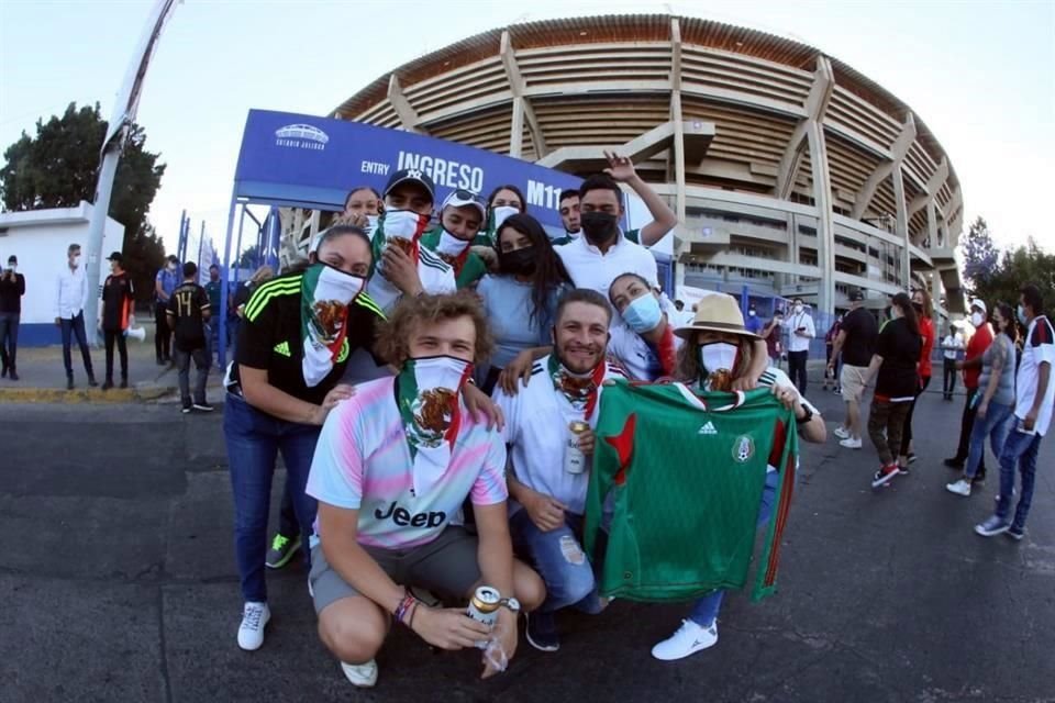 El ambiente futbolero volvió al Estadio Jalisco.