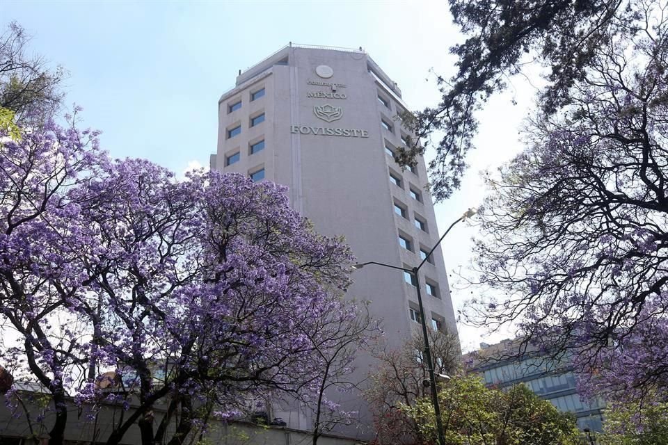 Fachada del edificio central del Fovissste, (Fondo de vivienda del instituto de servicios y seguridad social para los trabajadores del estado)