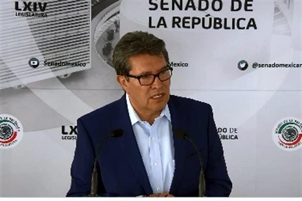 Monreal ofreció conferencia de prensa en la sede del Senado.