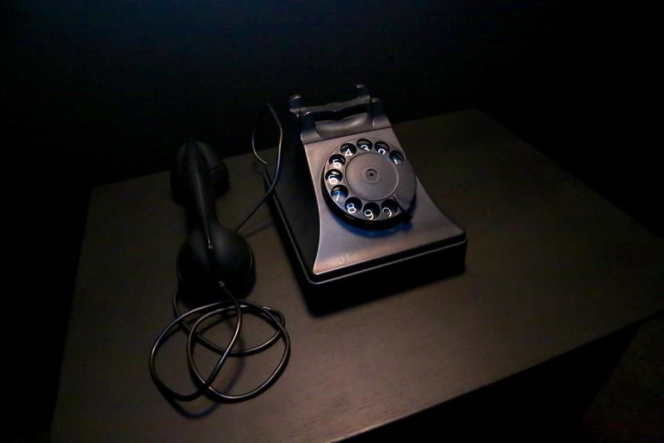 El interés que Mayra Silva mantiene en su obra es la ausencia física y existencial.