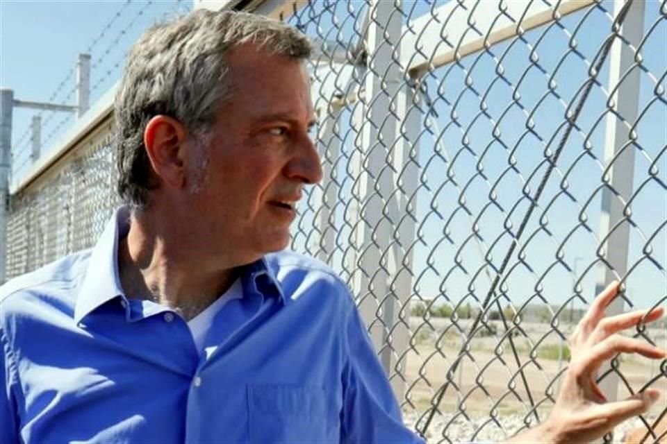 Según una carta, autoridades fronterizas de EU acusan al Alcalde de NY, Bill de Blassio, de  cruzar la frontera con México de manera ilegal.