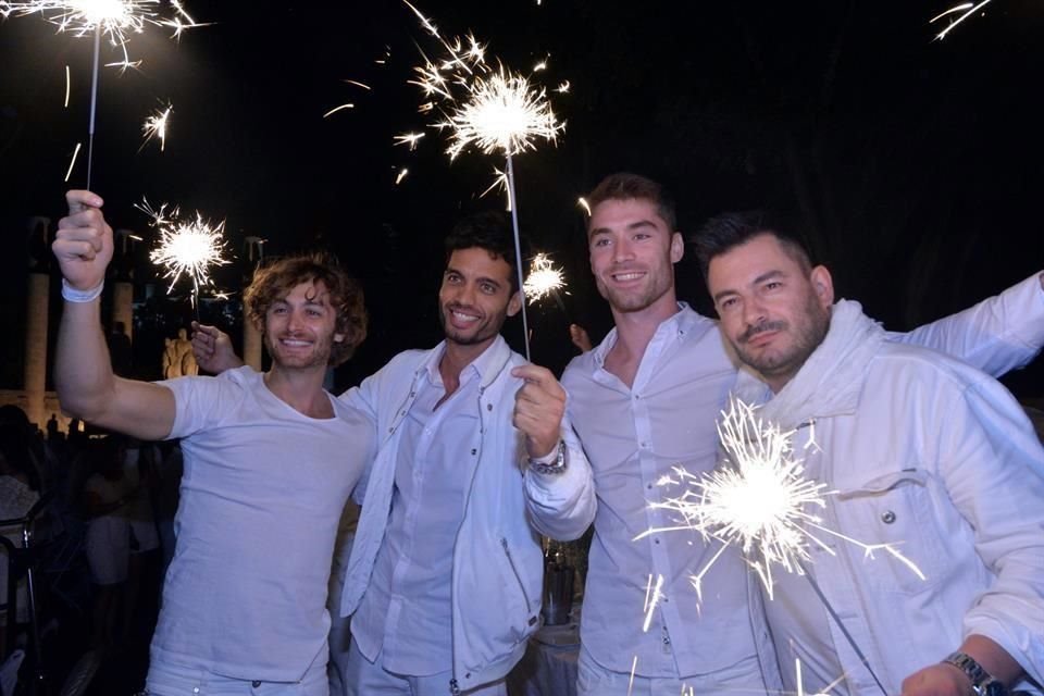 Invitados especiales crearon un #MoetMoment con luces de bengala