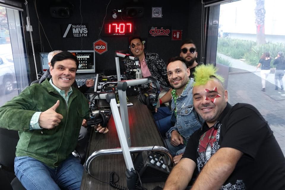 Jessie Cervantes transmitió el show para Exa FM.