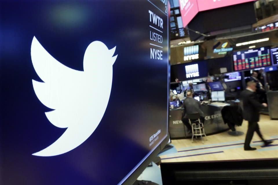 Twitter cerró con una caída de 20.5% y perdió 6 mil 639 mdd en valor de capitalización en NY por reporte de menos usuarios activos.