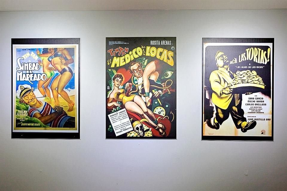 La muestra incluye carteles cinematográficos de la época de oro del cine mexicano con ilustraciones de 'El Chango' para películas como 'El rey del barrio', de Germán Valdés 'Tin Tan'.