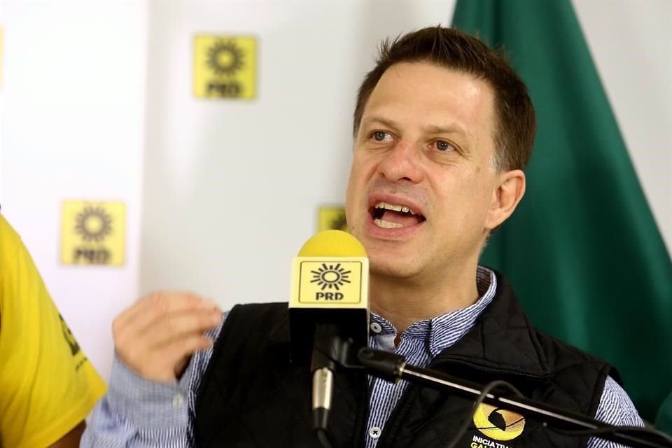 Belaunzarán dijo que AMLO busca restaurar el control político del Presidente.