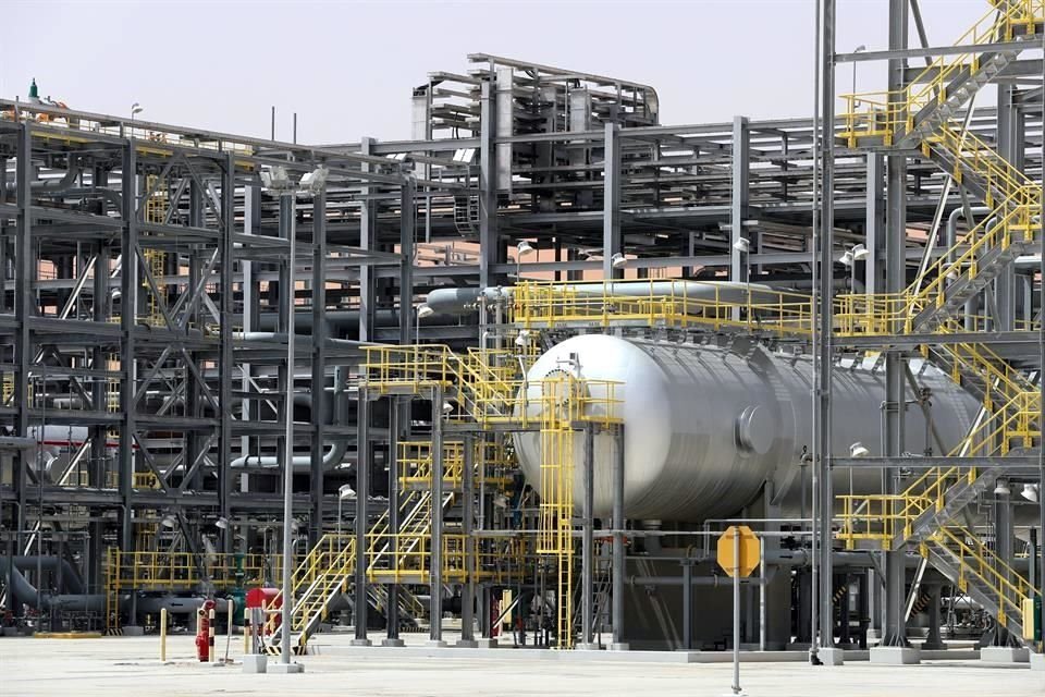 Instalaciones de  Aramco en el campo petrolero Shaybah, en Arabia Saudita.