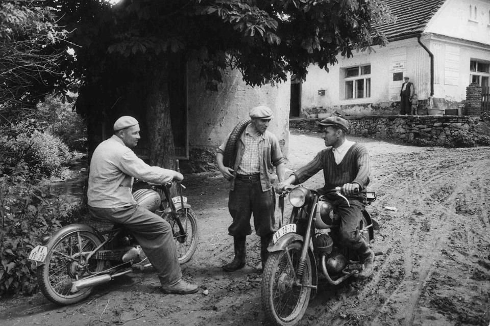 La cooperativa agrícola de Petroupin en Bohemia, captada por Lessing.