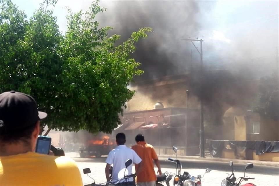 Luego de golpearlos y amarrarlos, pobladores les rociaron gasolina y les prendieron fuego aún estando vivos.