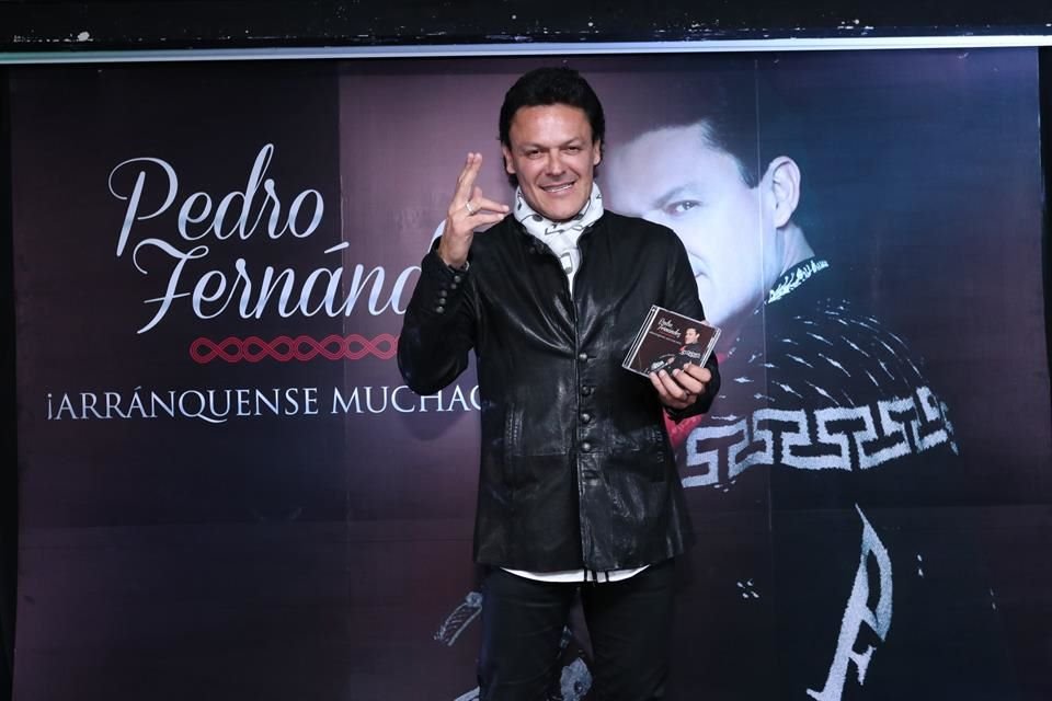 Pedro Fernández presentó este viernes su nuevo disco, 'Arránquense Muchachos'.