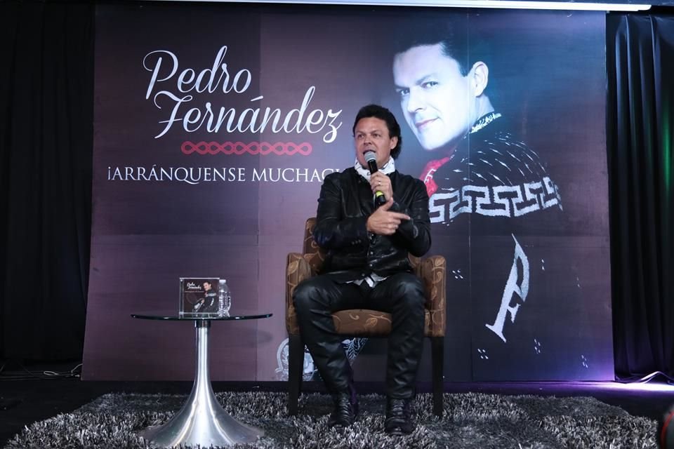 Pedro Fernández presentó este viernes su nuevo disco, 'Arránquense Muchachos'.