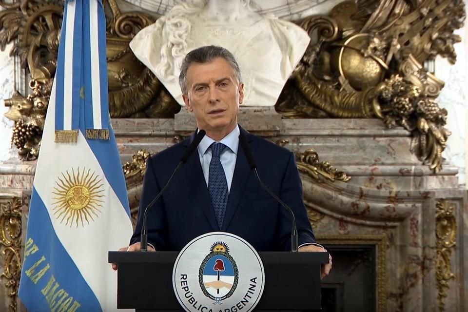 Desde la derrota en las elecciones primarias del Presidente argentino, Mauricio Macri, el país se ha sumido en una crisis financiera.