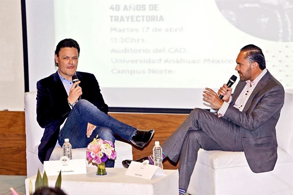 Ofreció ayer una charla en la Universidad Anáhuac, la cual estuvo moderada por el locutor Gabriel Roa.