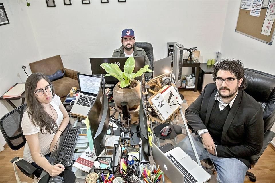 Fernanda Toral, Nicolás Cuéllar y Raúl Aguayo son los artífices de la editorial Dharma.