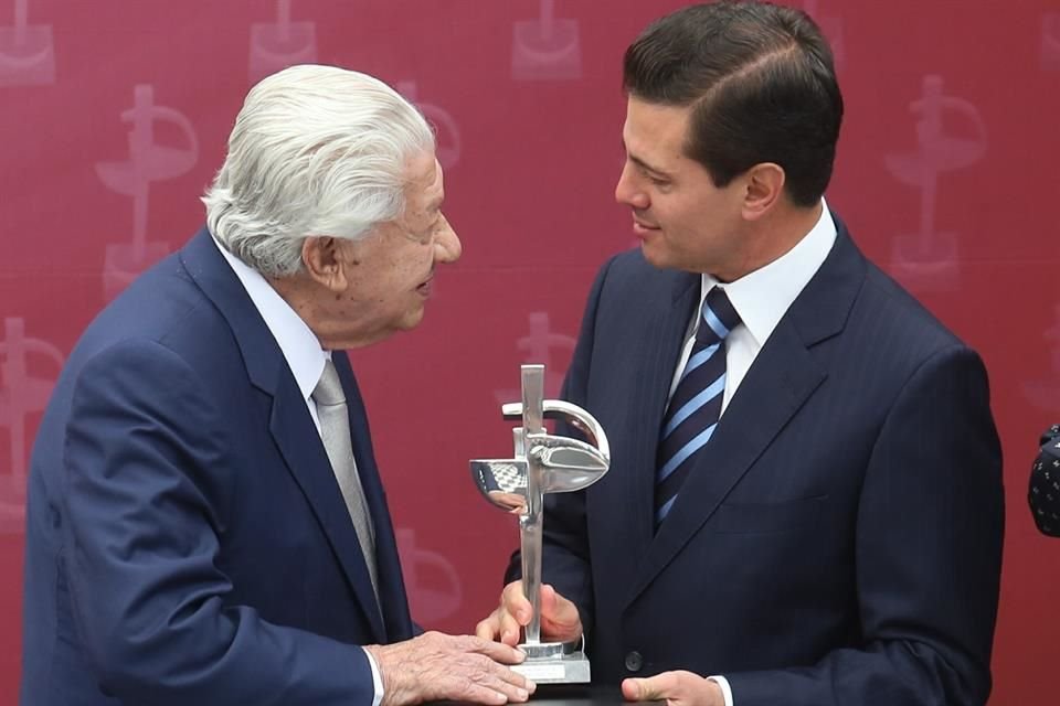 Ignacio López Tarso también fue reconocido en la ceremonia.