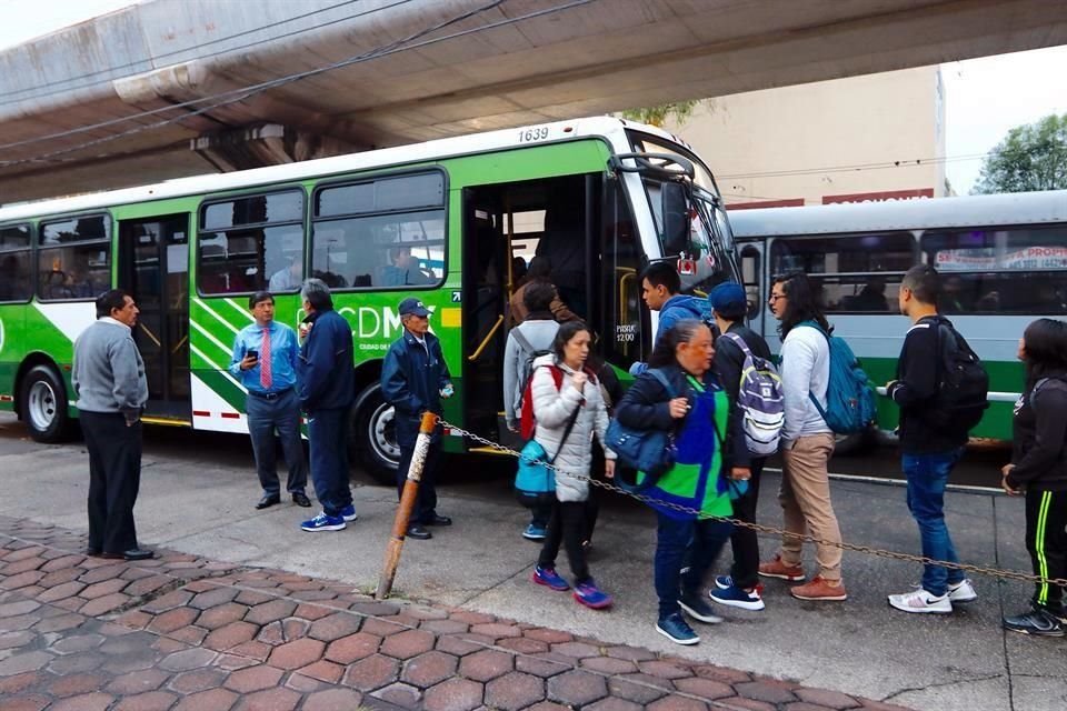 Los alumnos podrn utilizar el transporte denominado 'Sendero Seguro', para trasladarse a la estacin del Metro ms cercana a la Universidad, que es el Metro Lomas Estrella, en Iztapalapa.