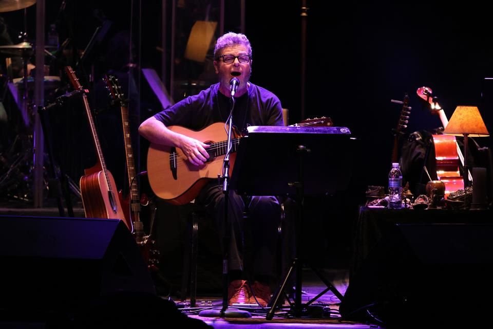 Gustavo Santaolalla repasó durante casi hora y media los temas que ofreció por la noche.