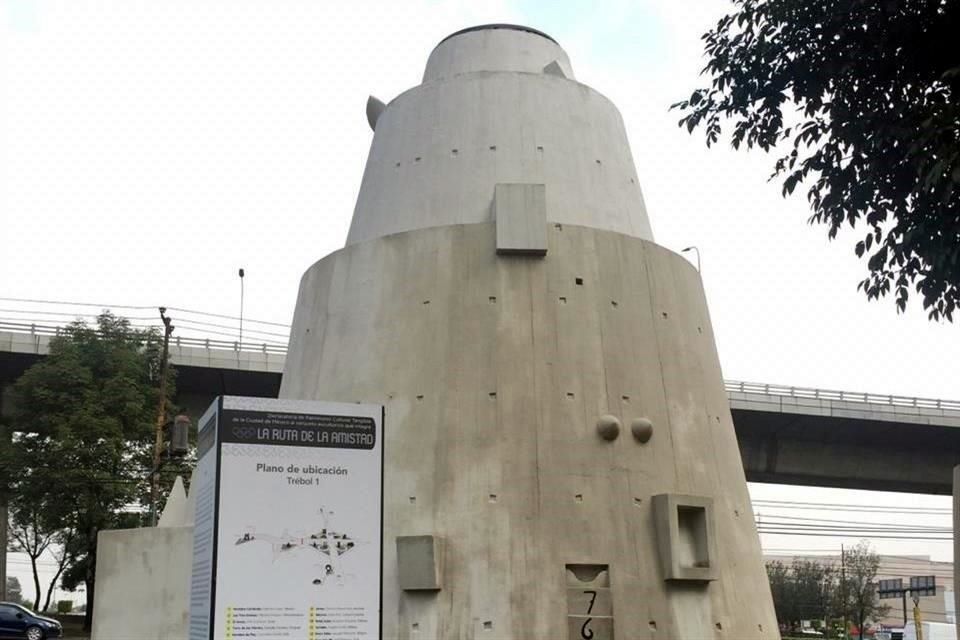 La firma se llevó a cabo en la 'Torre de los vientos', escultura monumental de Gonzalo Fonseca.