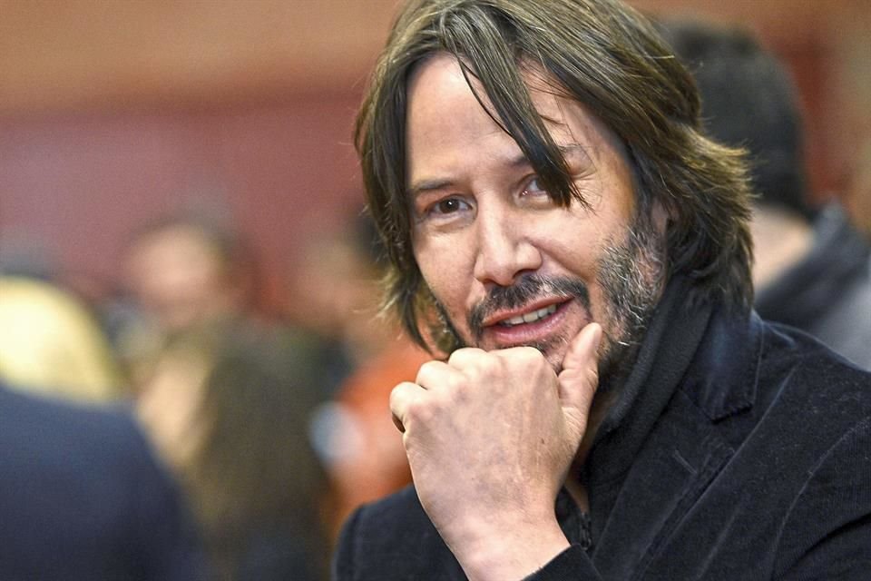 Keanu Reeves ha experimentado varias tragedias personales, pero ha encauzado su dolor (y su fortuna) en ayudar a quienes sufren.