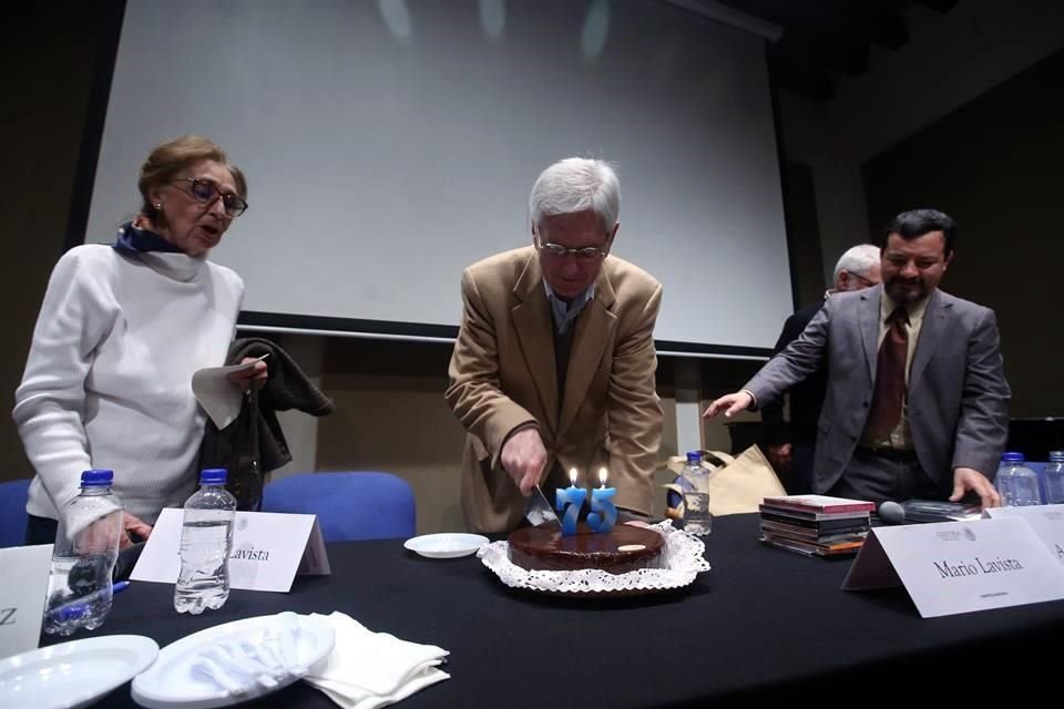 Aunque su cumpleaños fue el pasado 3 de abril, el compositor Mario Lavista fue festejado en un homenaje por parte de la Fonoteca Nacional.