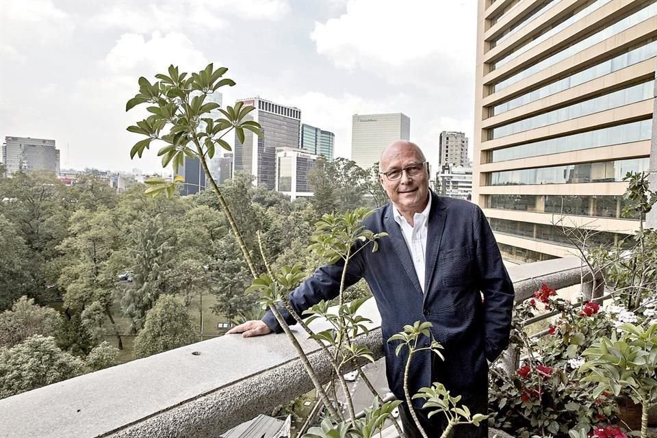 Stéphane Martin, fundador del parisino Museo Quai Branly, visitó las colecciones del Museo Nacional de Antropología y del Estado de Tabasco en su reciente visita al País.