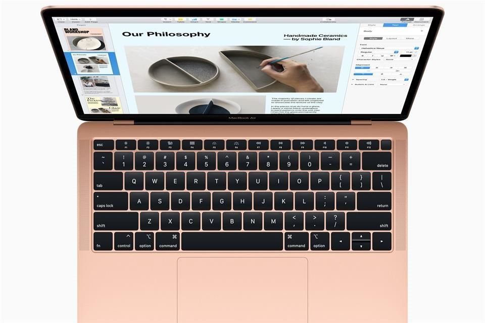 Apple presume que la nueva MacBook Air es el modelo más ecológica de la historia al estar hecha de una aleación de aluminio 100 por ciento reciclado en dorado, gris espacial y plateado.