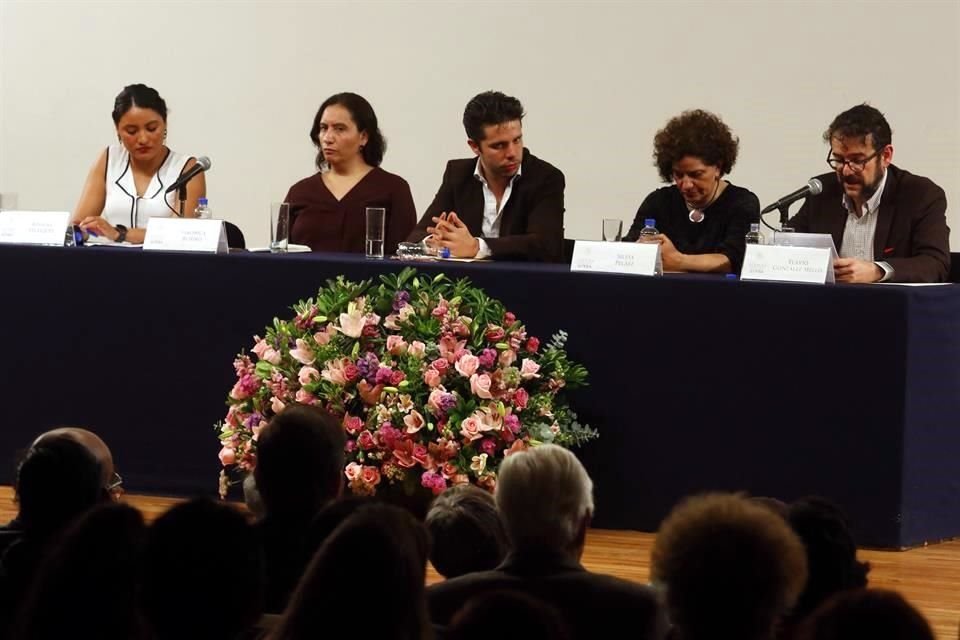 Familiares, colegas y alumnos de la dramaturga Luisa Josefina Hernández le rindieron tributo en sus 90 años.