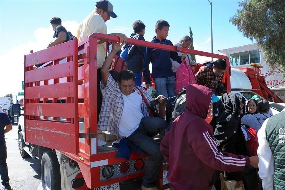 Los tráileres y camionetas acercaron a los migrantes a la capital del País.